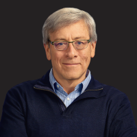 A headshot photograph of Lee Blansett.